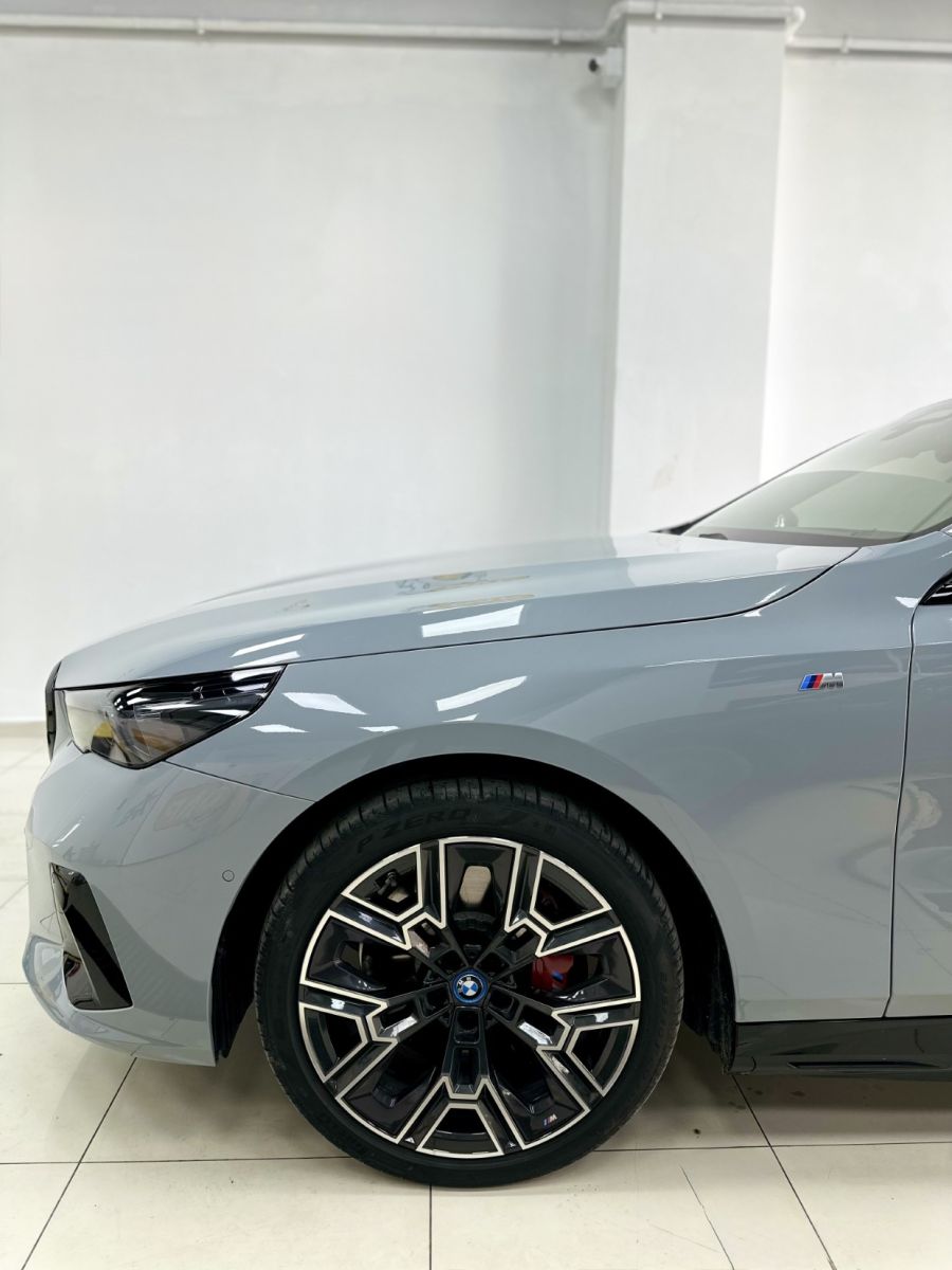 BMW i5 eDrive40