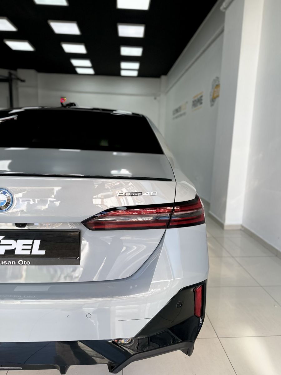 BMW i5 eDrive40
