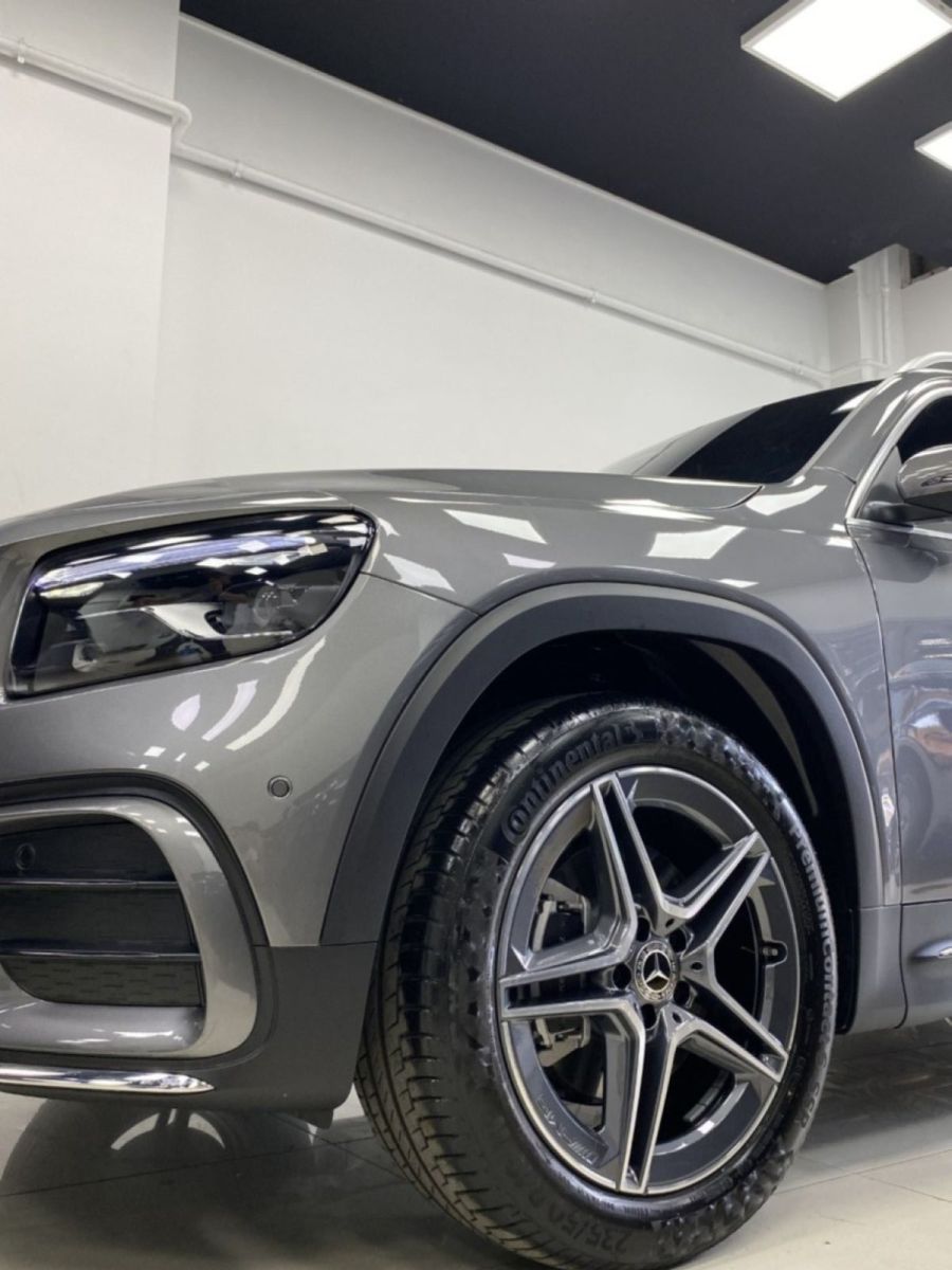 Mercedes GLB200 