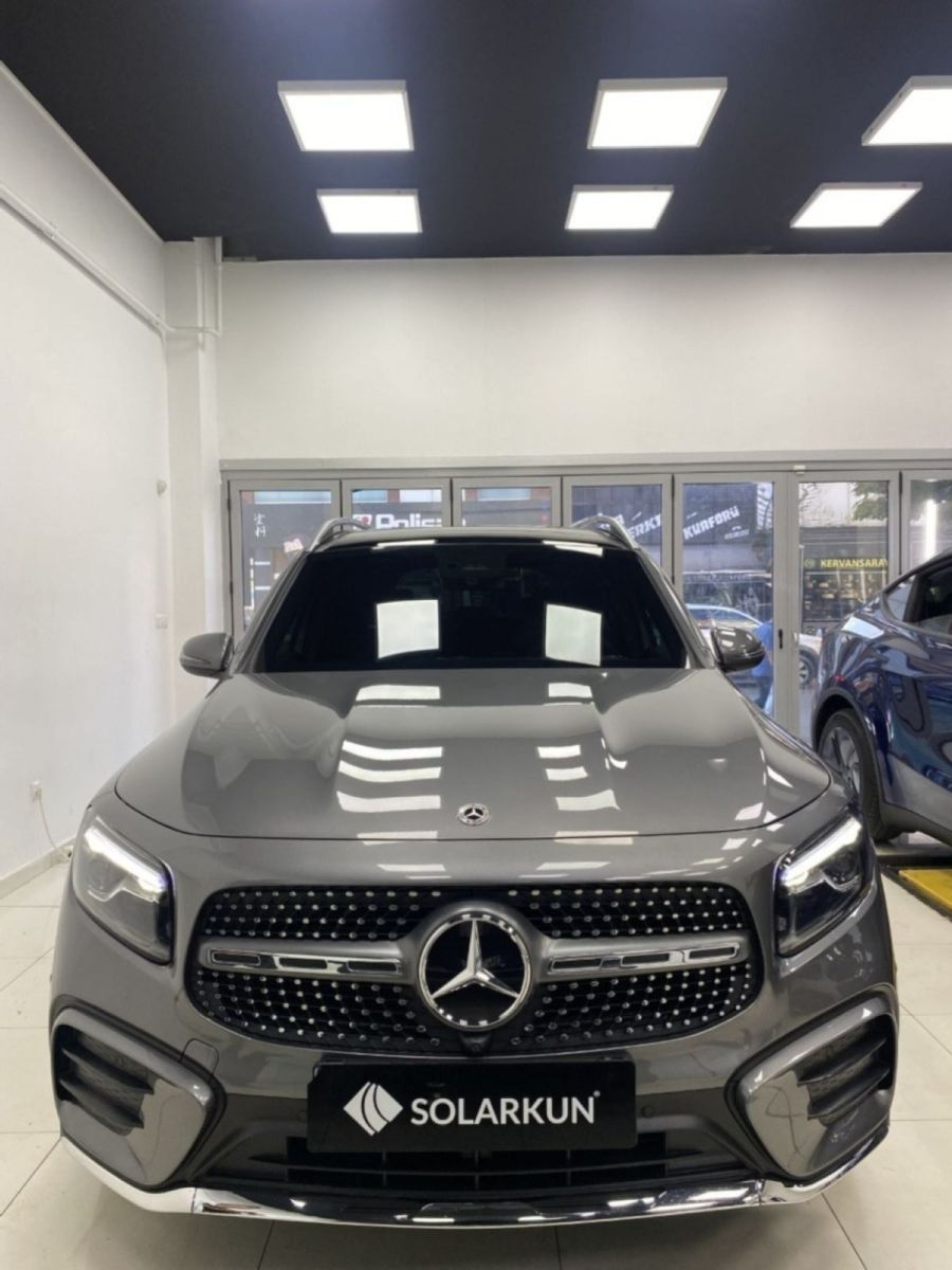 Mercedes GLB200 