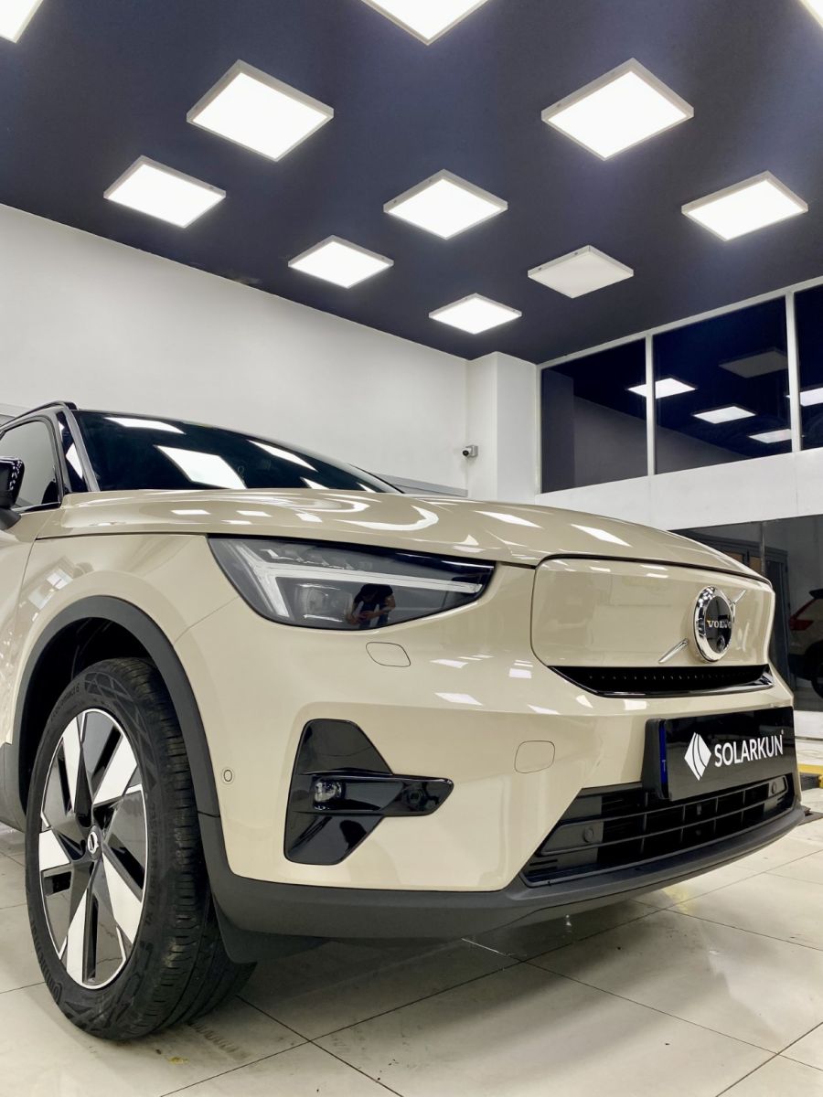 Volvo EX40 