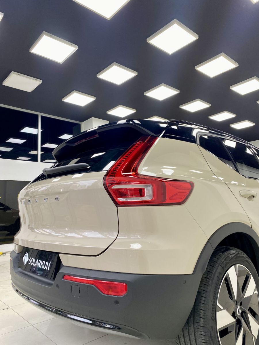 Volvo EX40 