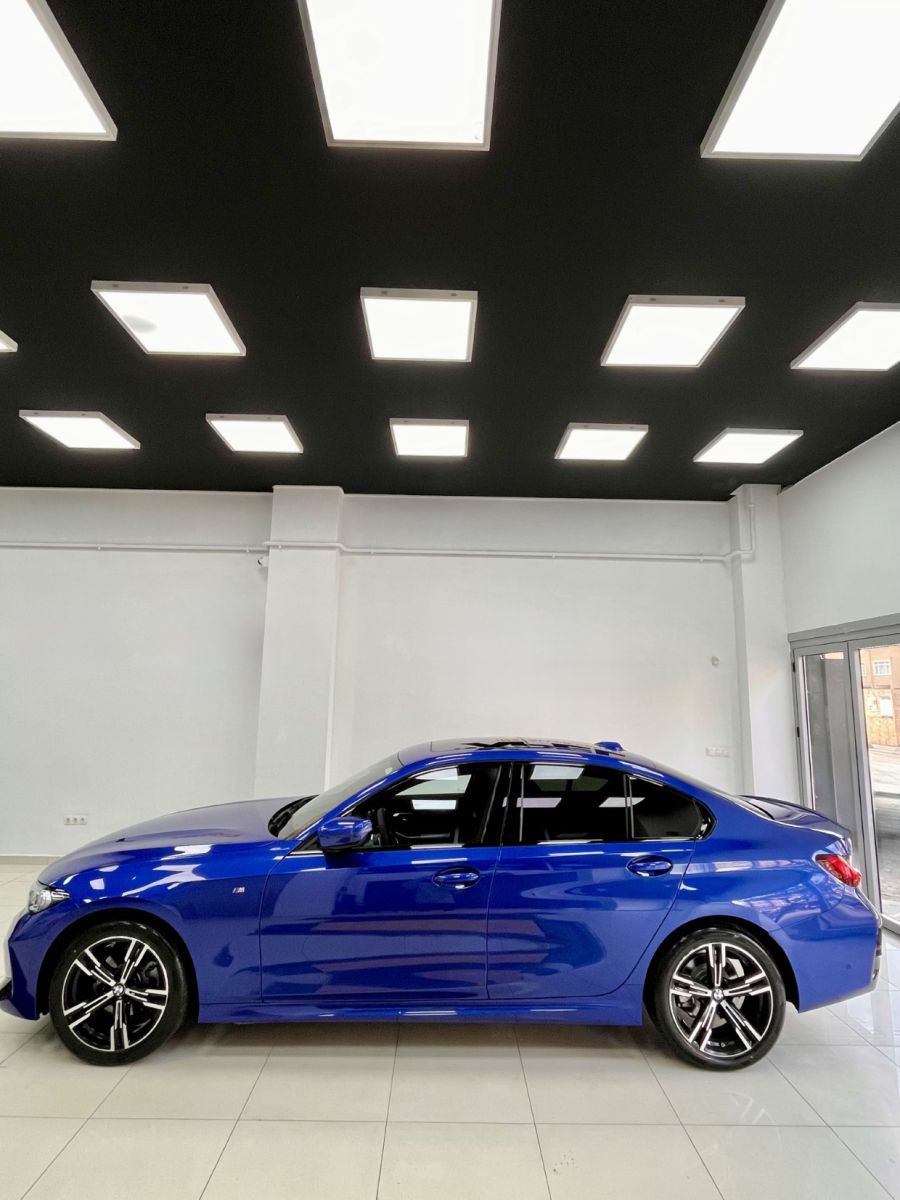 BMW 320i 